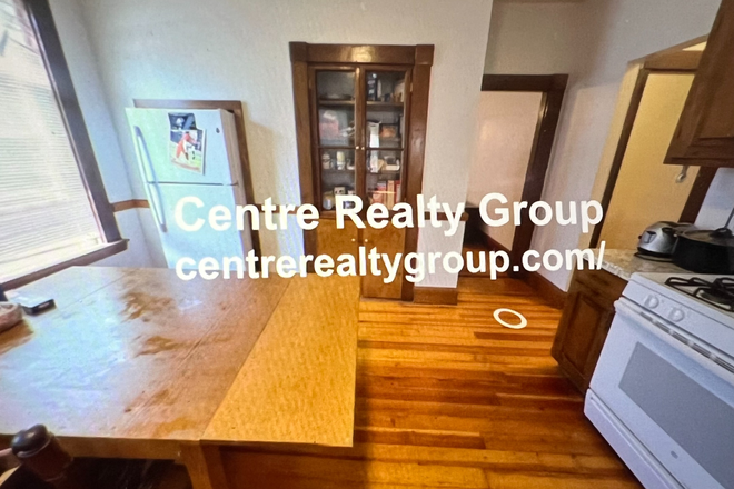 . - Spacious 4-5BR/2BA split level apartment available 6/1