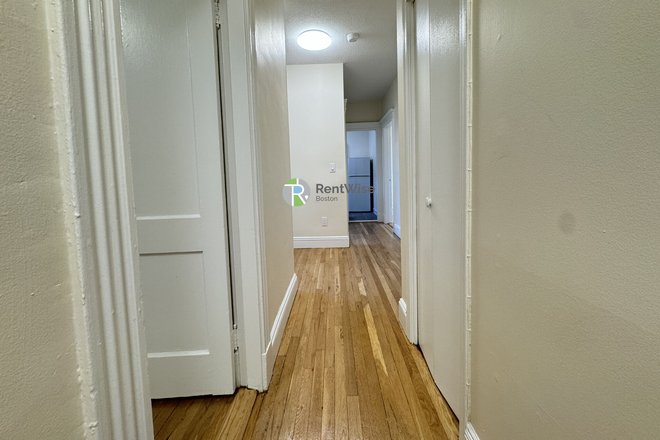 1 - AVAIL NOW-Gorgeous Allston 1 bed, H/HW inc. Student OK! NO FEE! Apartments