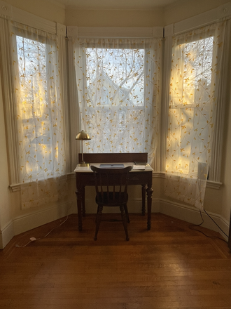 Studio Apartment - Sunny Studio, 5 mins from Harvard Apartments