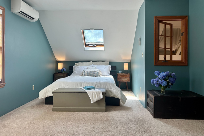 Bedroom for rent $1200 ALL INCL, FREE LAUNDRY - Beautiful Room, Gorgeous House, TWO FULL BATHS. FREE LAUNDRY, INCL ALL UTILITIES, 20 min to U.MASS