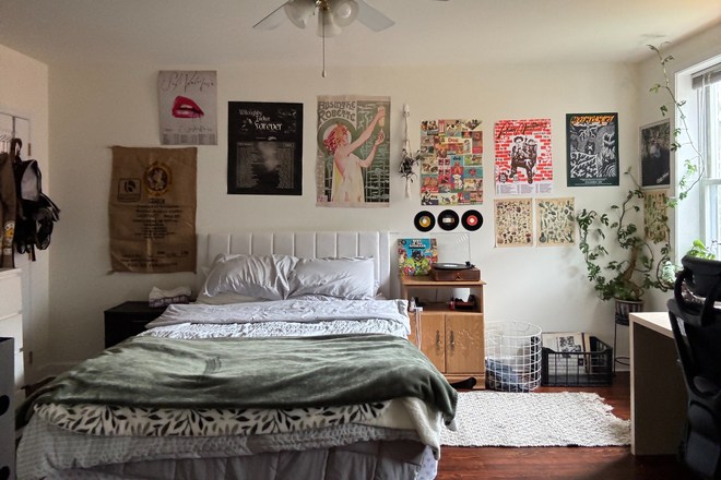 Bedroom - Rowhome right next to campus