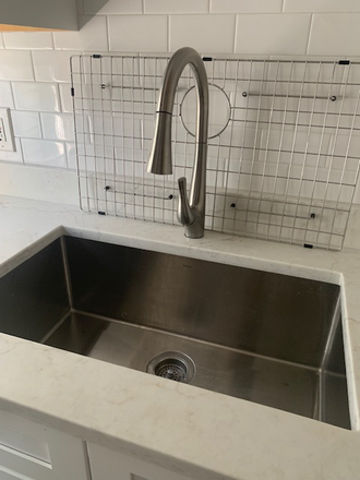 kitchen - Spacious studio apartment, heat & hot water included, off street parking, Fox Point
