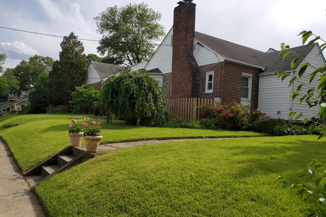 exterior view property - Attractive, light, one bedroom basement apartment with private entrance in Gateway Arts District in
