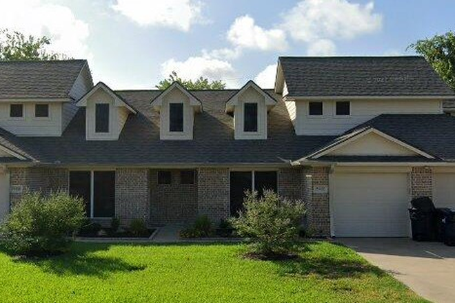 exterior - Townhome with Garage, close to Bus Stop