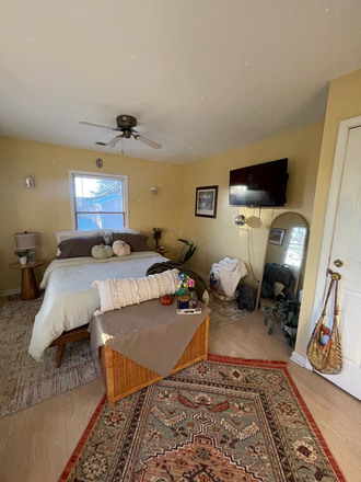 Bedroom - House close to downtown and campus