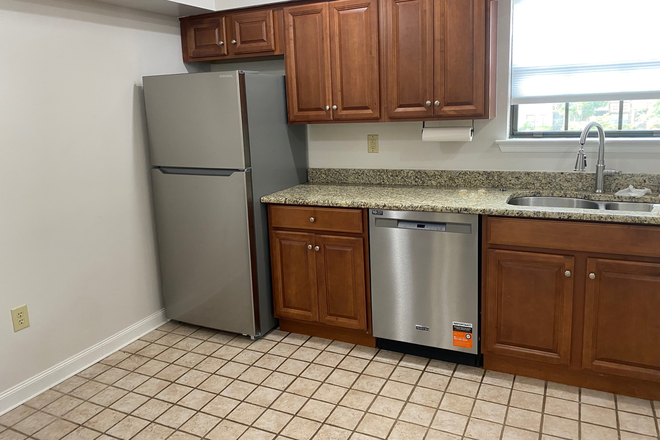 Kitchen - 2BR & 2 Full Bathes condo - Close to Princeton University Campus