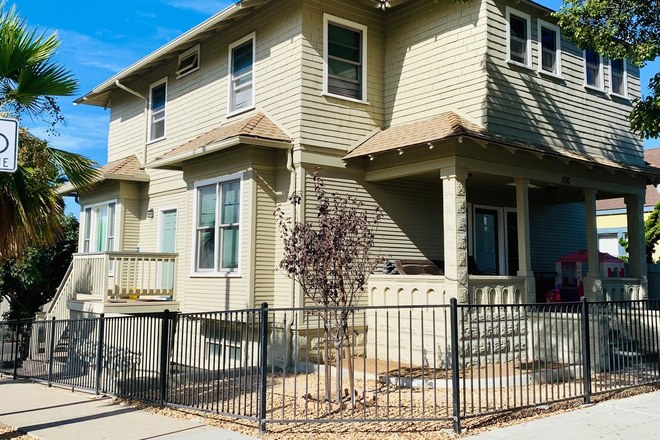 Photo - STUDIO RIGHT OUTSIDE OF DOWNTOWN! $1,495/mo!!! Apartments