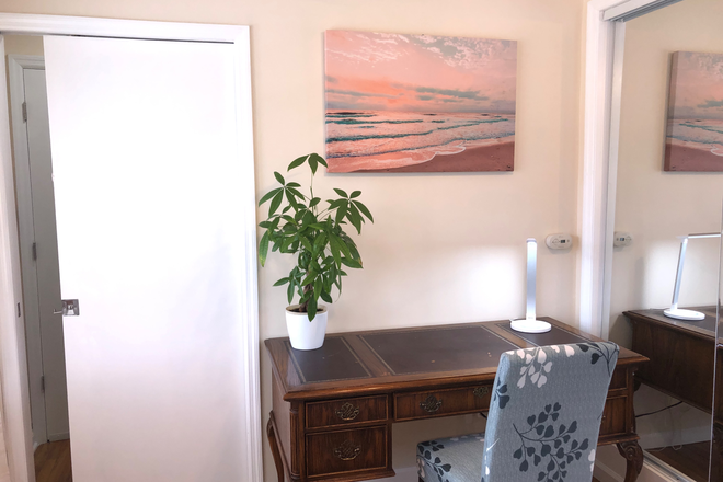 Big study desk - Summer:Room in shared home for male-Valley Rd-Princeton