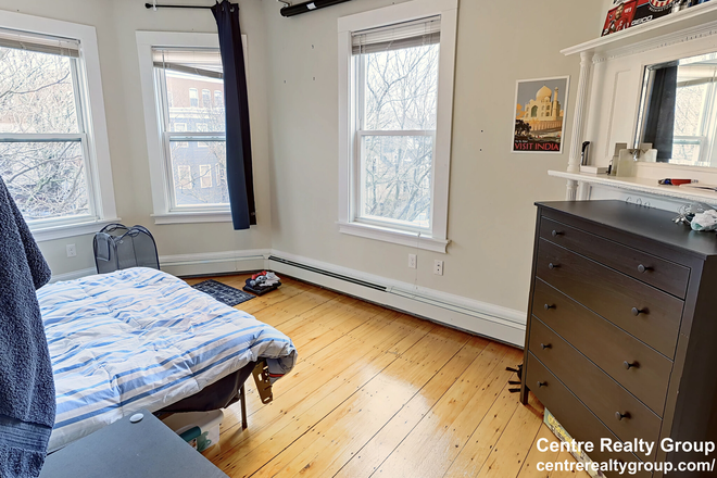 bedroom1 - **NO BROKERS FEE!!* Sun-drenched 5 Bed / 2 Bath w/ LAUNDRY IN UNIT! Avail. 9/1/26!! Apartments