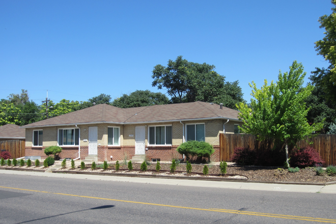 Front of apartment - 1 Bedroom / 1 bath Apartment INCLUDES ALL UTILITES (BASEMENT UNIT)