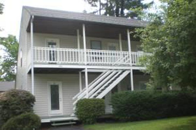 Building exterior - Private Baths - Walk to Class UVA - 1 BEDROOM left, with PRIVATE BATHS & PRIVATE ENTRANCE Duplex