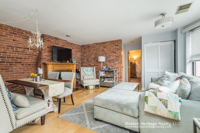 1 - TOP floor 2 bed Gainsborough St with private deck