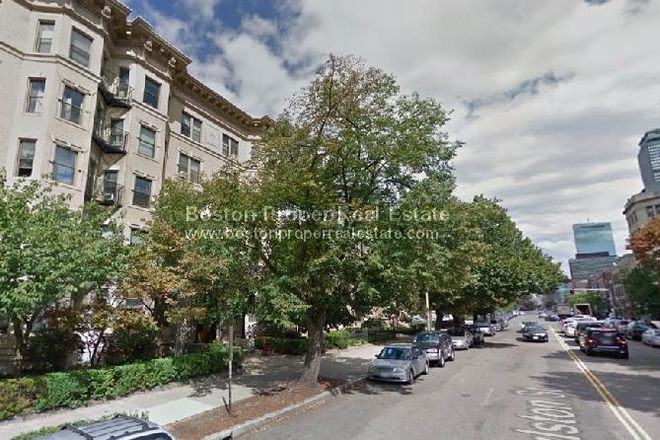 A - BIG STUDIO BY BERKLEE, NEWBURY STREET., AND SYMPHONY *NO FEE Condo