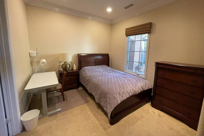 Fully-furnished Bedroom Suite - 1B1B Suite Within a Luxury Home