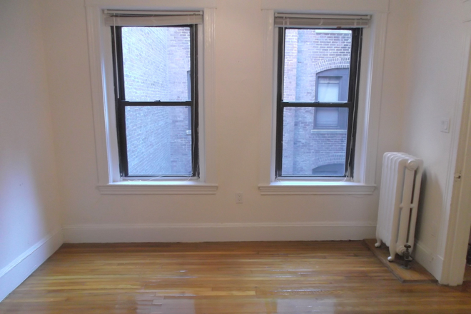 Livingroom - Clean updated One bedroom in Westland Ave Across  Whole Foods Walk to campus