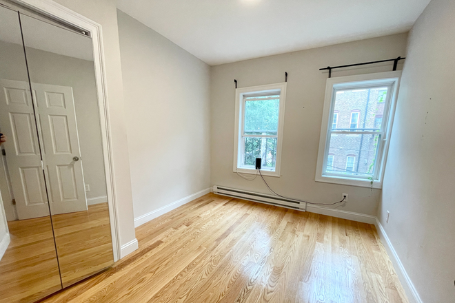 Bedroom - South End 4 Bed, Laundry in Building, New Kitchen and Bathroom Apartments