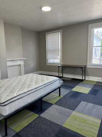 Bedroom - Rent a furnished room, 5 minutes from campus!