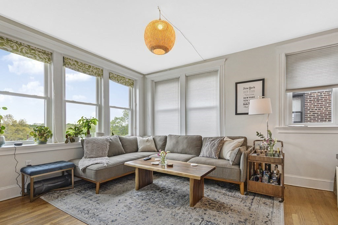 Living room - Grads! Transfers! BC Law! Luxury 2 bed/2 bath condo steps to BC. Central A/C, avail 8/1, 8/15 or 9/1