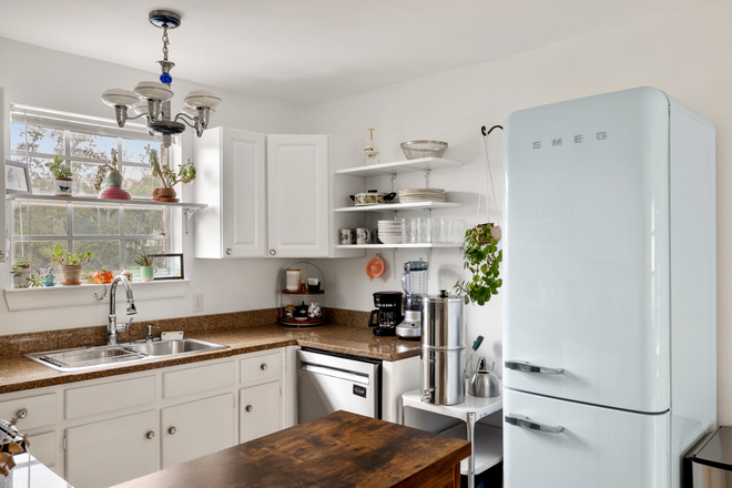 Kitchen - 5 min. to MUSC  - Marsh View - Fully Furnished 2 BR 1 BA - Top Floor Condo - Quiet