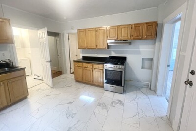 kitchen - Beautiful 4 bed on Howell Street (No Brokers Fee) Apartments