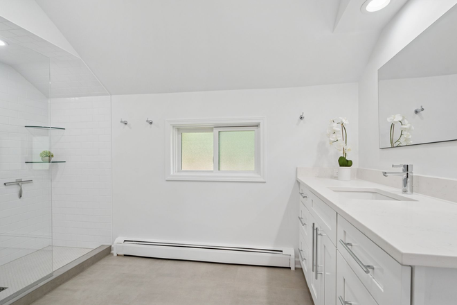 Bathroom - Beautiful Rooms Available for Summer: Discounts Available! Apartments