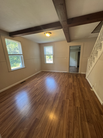 Unit 4 Livinrgoom - 46 Old Amherst Road Apartments