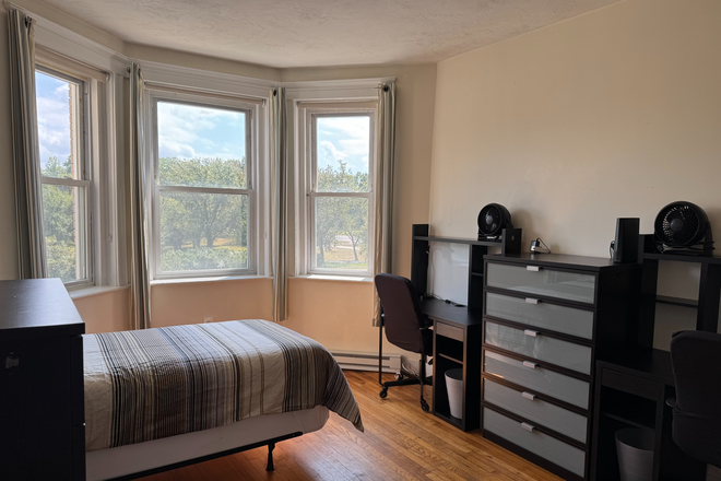 Double Room Photo 2 - Furnished 2-Bedroom Split Apartment for Spring or Spring and Summer Semesters