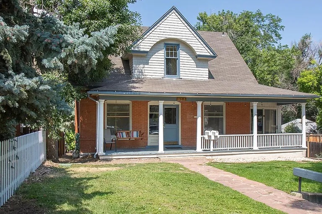 Street View of Property - Cozy one bedroom downstairs unit with bathroom and kitchen House