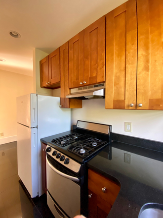 . - Renovated 3-bed at 20 Hemenway. No broker fee. Contact Will McGowan 617.512.5822 Apartments
