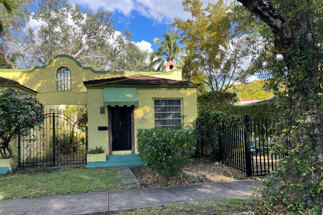 Front - BEAUTIFUL COTTAGE HOUSE IN CORAL GABLES