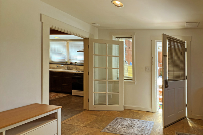 Entry/Living room - Vine
