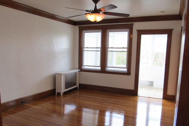 Living room - 22 Chiswick Road APT #13