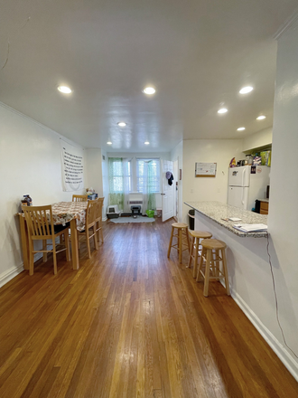 dining room - 4 Bedroom 2 Bath 2 blocks from LaSalle University Townhome