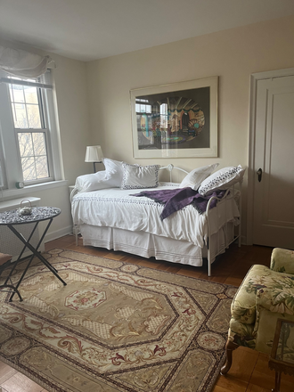 Bedroom - PRIVATE BEDROOM in lovely 2-bedroom Cleveland Park Apartment