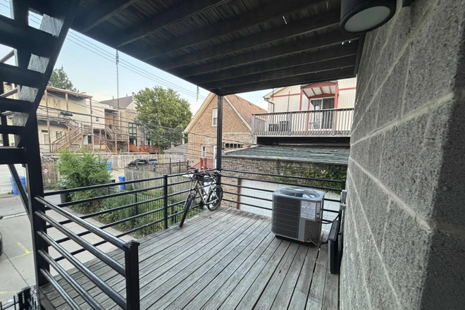 patio, accessible from your room - bedroom + private bath in tri taylor Apartments