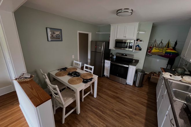 Kitchen - 2B 1B fall sublet (with a possible long-term option) close to East Campus and downtown!