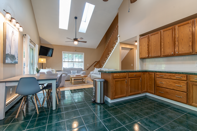 Kitchen - Available for a group of 4! 4 Bedroom in Bonnet Shores! House