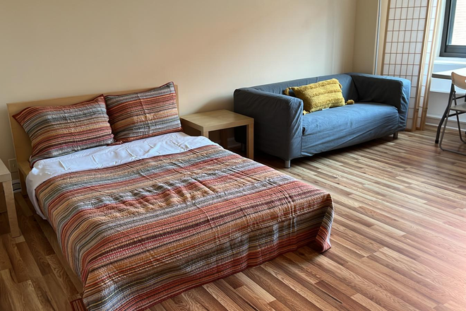 sleeping - Fully Furnished large studio . Beautiful Fully furnished large studio!!