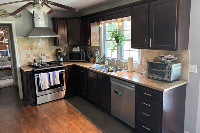 Kitchen - Spacious House walking distance from KSU