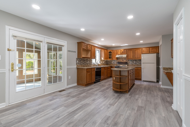 Kitchen - Renovated 5BR home-Sycamore Place-Kingston