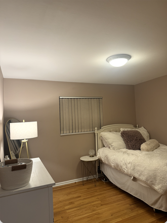 Bedroom! - Cute House in Boulder close to campus with walkable shops, beautiful views, and a shared pool!