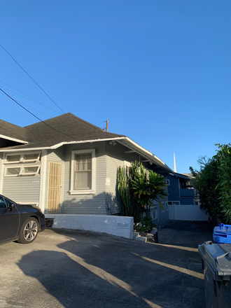 2 parking spaces & FREE Moped parking - Shared Home - 1.4 miles away from campus