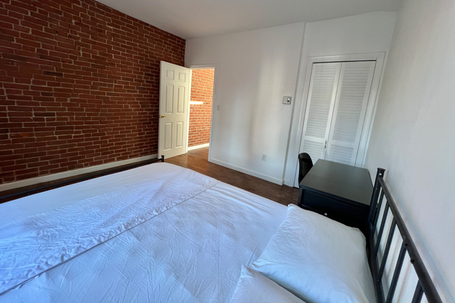 Bedroom - AVAILABLE November 1st!!Beautiful FURNISHED bedroom!Walk to Northeastern University House