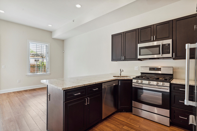Kitchen - 1714 Fontain St  - 3 to 4 Beds with Private Patio + Roofdeck Apartments