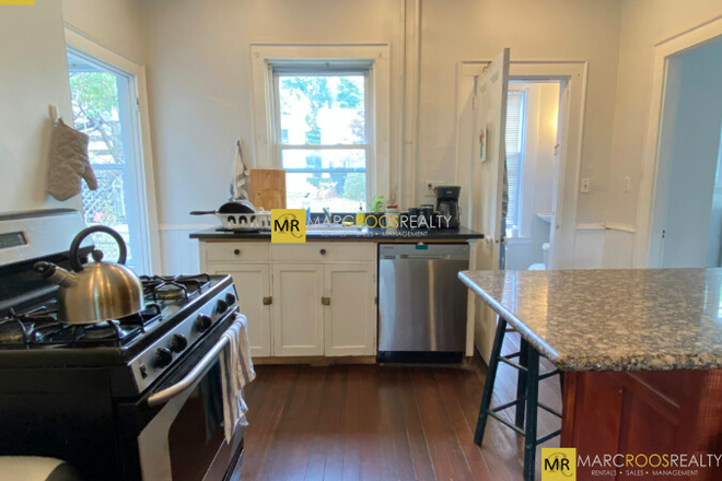 Call NOW for showings! 617-236-8600 - CURTIS ST - BIG TUFTS AREA 5BR/1BA AVAIL *6/1/2026* W/ TNDM PRKNG, LNDRY IN BLDNG, EIK, DW! Apartments