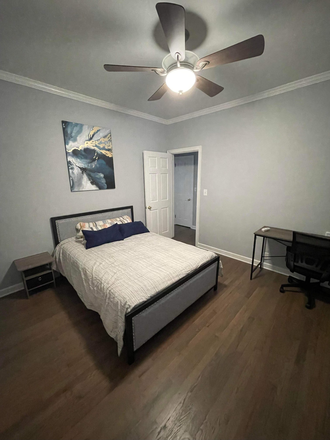 4 - Single family house 15-20 min walk to campus