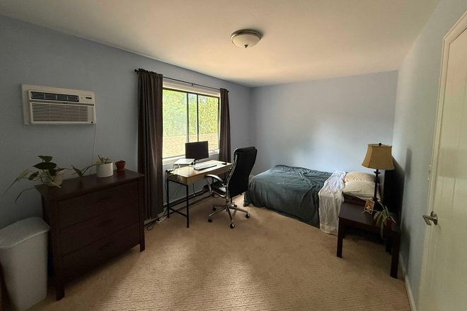 Bedroom - 2 Women looking for third roommate in house