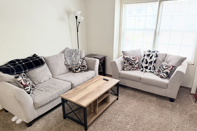 Living Room - Pickwick Place Apartments