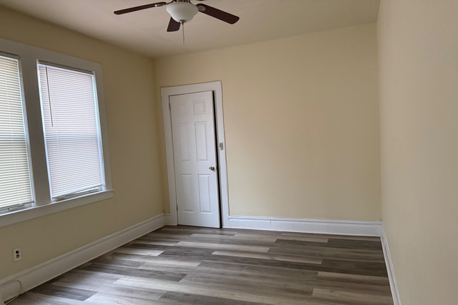 bedroom - Near South Orange Ave and Close to Campus Apartments
