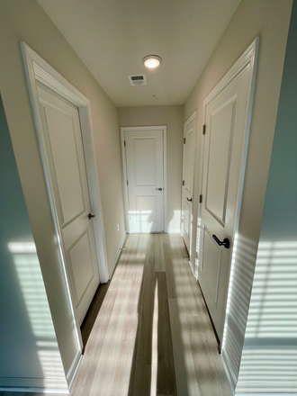 Master entry way - Brand New Townhouse/Room for rent